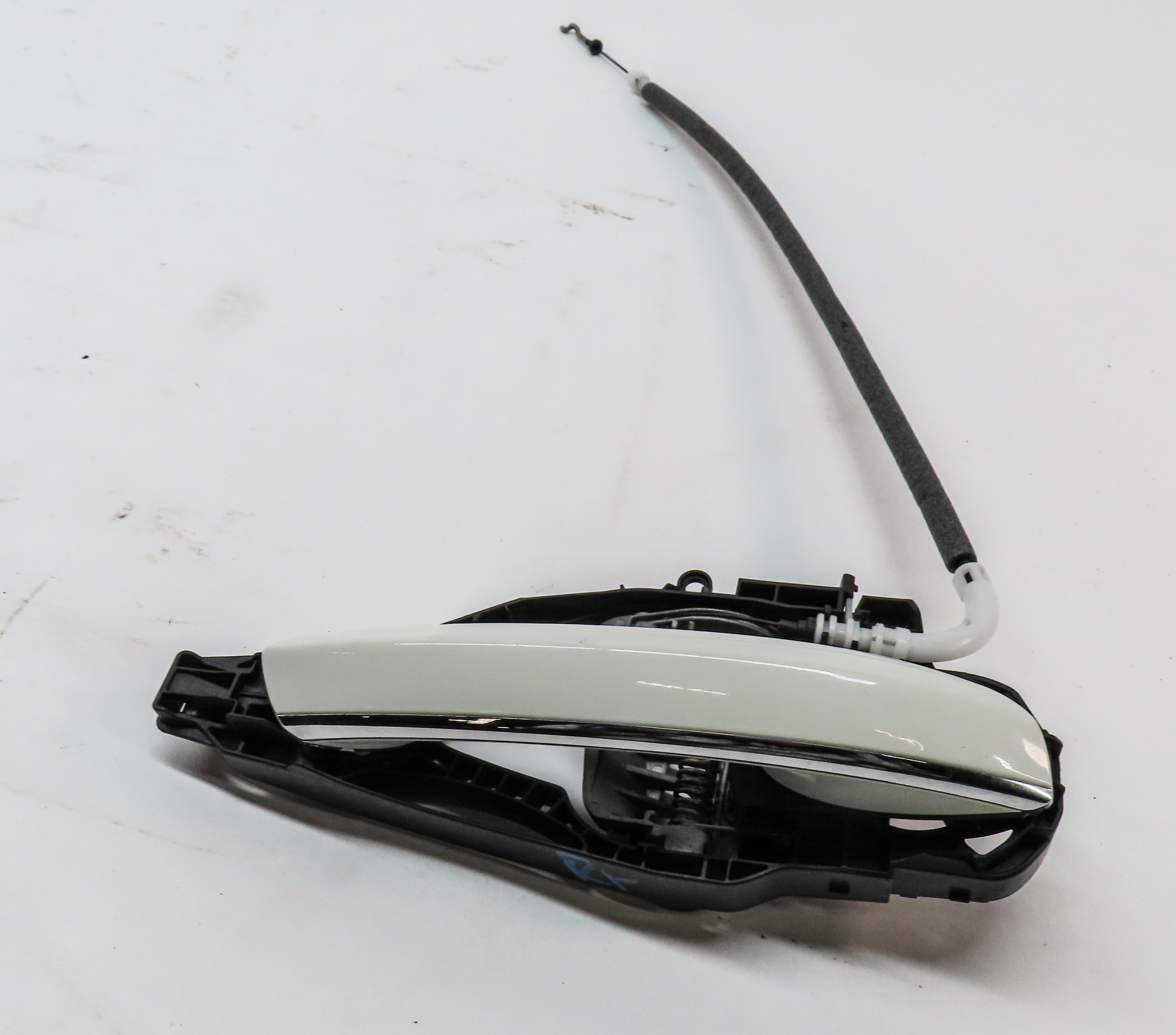 2016-2019 BMW 7 SERIES (G11) FRONT RIGHT PASSENGER EXTERIOR DOOR HANDLE (White) — exact item pictured